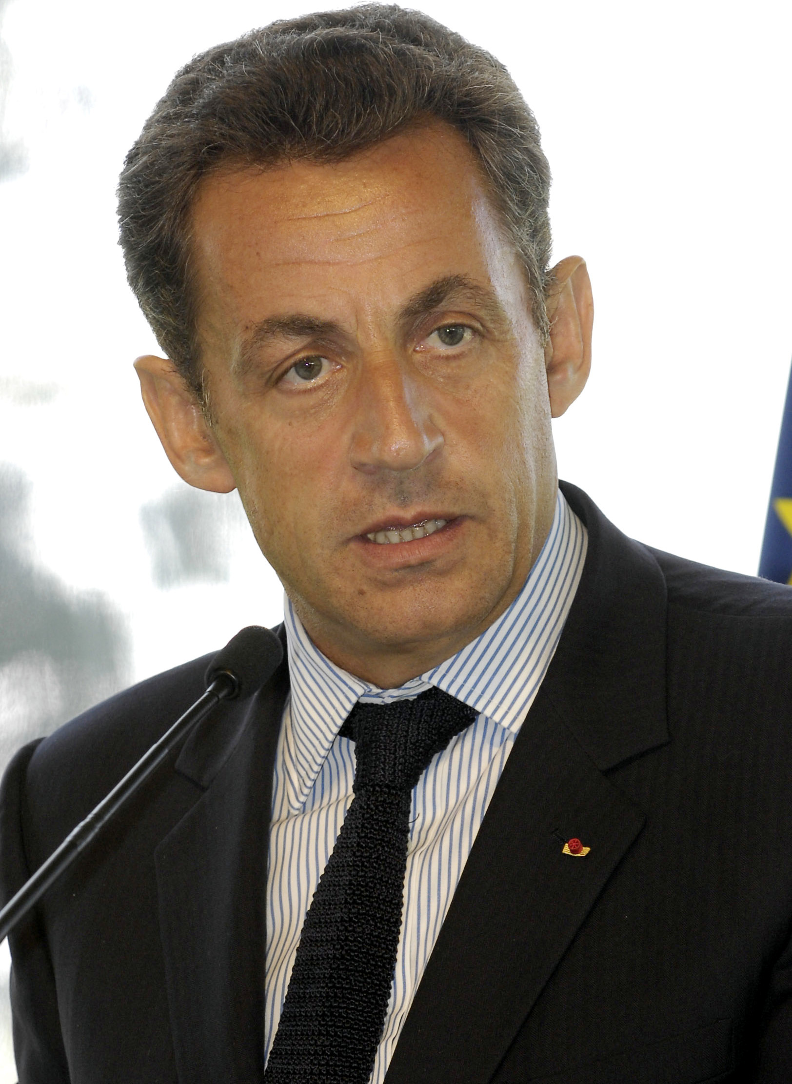 https://upload.wikimedia.org/wikipedia/commons/3/38/Nicolas_Sarkozy_-.jpg